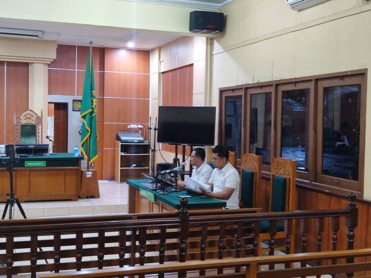 Sidang Praperadilan Mantan Dirut Bank Jambi Berlangsung Hingga Malam