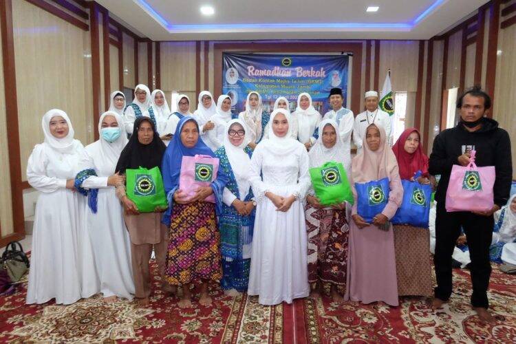 Ketua TP PKK Kabupaten Muaro Jambi Faradilah Zahara Bachyuni Berbagi Keberkahan