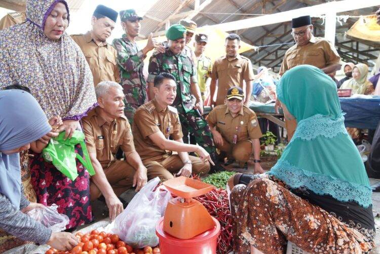 Bachyuni Deliansyah Sidak ke Pasar Senin Desa Muhajirin