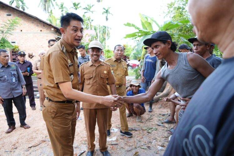 Bachyuni Deliansyah Turun Langsung Melihat Rumah Warga