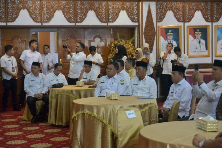 Sekda Muaro Jambi Hadiri Undangan Penyerahan Sertifikat Proper