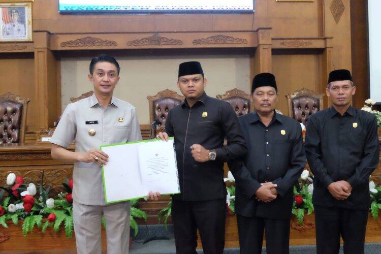 Bachyuni Sampaikan KUA PPAS APBD Kabupaten Muaro 2024
