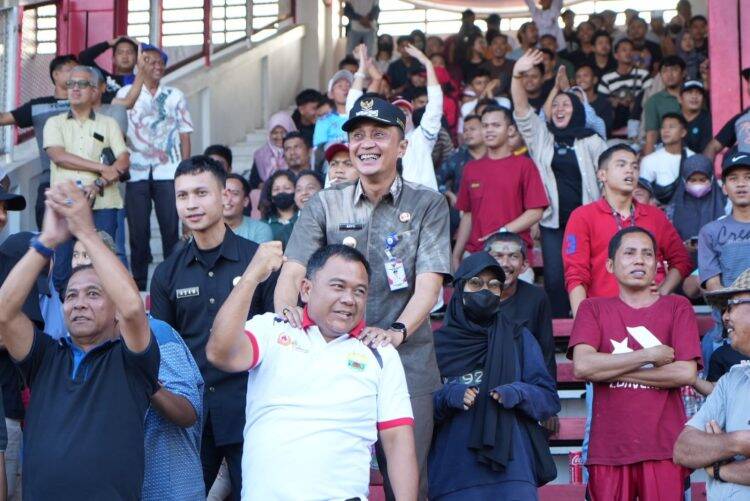 Bachyuni Deliansyah dan Budhi Hartono Sumringah Saksikan Laga Semifinal Sepak Bola
