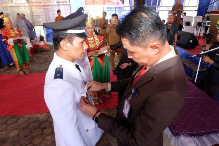 Bachyuni Lantik Pj Kades Mekar Jaya dan Mingkung Jaya