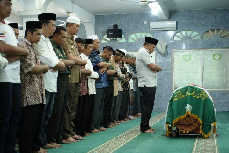Ibunda Sekda Muaro Jambi Wafat, Bachyuni Deliansyah Takziah ke Rumah Duka