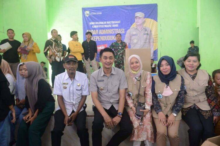 Bachyuni Deliansyah Pantau Langsung Pembuatan e-KTP Warga Mestong