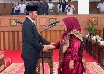Ketua DPRD Jambi Pimpin Paripurna Pengambilan Sumpah PAW Lilis Ismayani