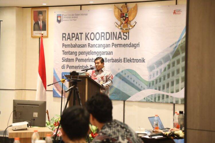 Sekjen Kemendagri Dorong Penerapan SPBE Semudah Aplikasikan WhatsApp