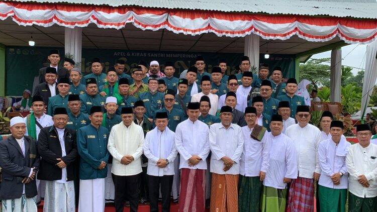 Ketua DPRD Jambi Hadir Pakai Sarung di Hari Santri