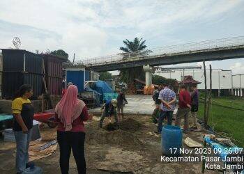 Budi Yako Kunjungi Pedagang Kuliner di Tanggo Rajo Memastikan Kebutuhan Pedagang Terpenuhi