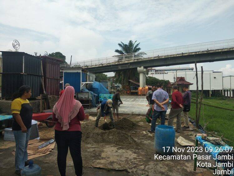 Budi Yako Kunjungi Pedagang Kuliner di Tanggo Rajo Memastikan Kebutuhan Pedagang Terpenuhi