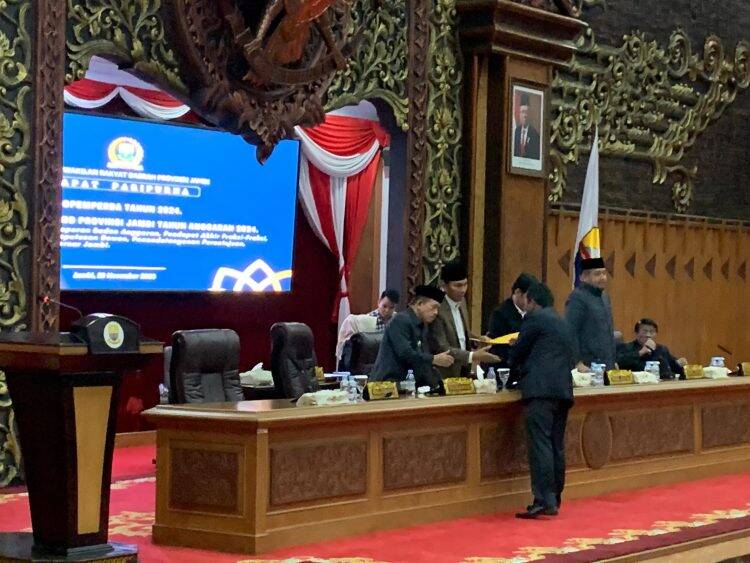 Rapat Paripurna DPRD Jambi Sepakati 11 Ranperda Masuk Propemperda 2024, Ada Tentang Kawasan Tanpa Rokok