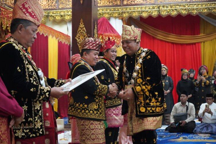 LAM Jambi Kukuhkan Gelar Adat Usman Ermulan sebagai Orang Kayo Mustiko Rajo Alam
