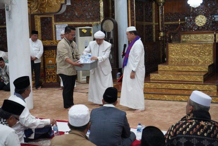Al Haris Gelar Jambi Berdzikir Malam Ganti Tahun Dipuji Kiyai Haji