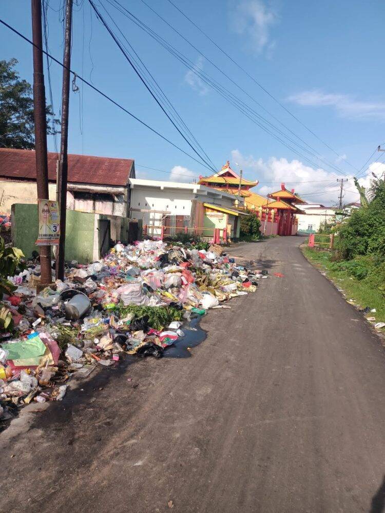 Dear Ibu Pj Wali Kota Jambi, FOTO Tumpukan Sampah Berserakan di Cempaka Putih