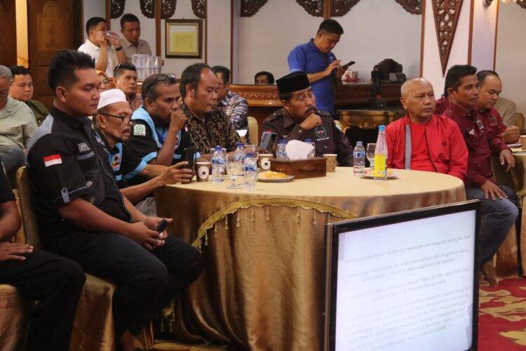 Gubernur Jambi Lampias Rasa Pilu ke Sopir Batubara: Tak Mungkin Aku Menelantarkan Kamu
