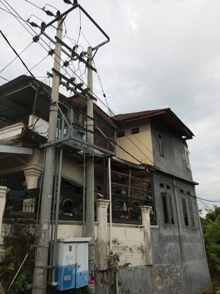 Tiang dan Trafo Listrik Berdiri di Halaman Rumahnya, Warga Kota Jambi Keberatan Ditagih Rp39 Juta oleh PLN