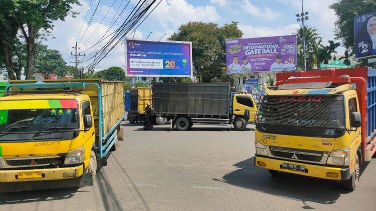 Sopir Batubara Tutup Jalan Simpang IV Telanaipura