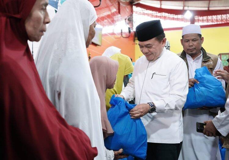 Hadiri Isra’ Mi’raj Di Masjid Cheng Hoo, Al Haris Beri Bantuan Kepada Anak Yatim dan Kaum Dhuafa