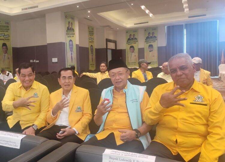 Momen Foto Bareng Tiga Mantan Kepala Daerah Dua Periode Jelang Kedatangan Ketum Golkar, Terselip Ketua Perkasa