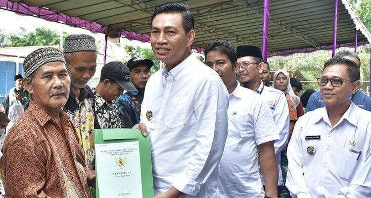 Batang Hari TANGGUH Terbukti, PTSL sampai Beasiswa untuk Warga Bajubang