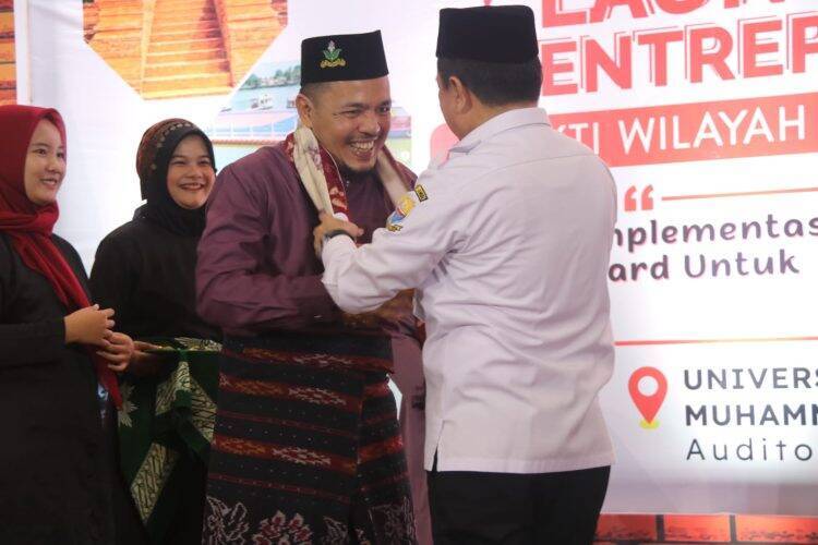 Gubernur Apresiasi Entrepreneurship Award LLDIKTI UM Jambi