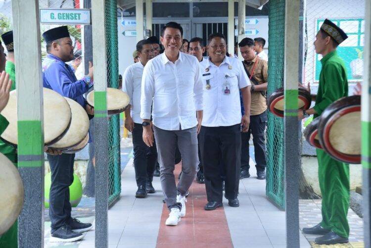 Fadhil Arief Beri Kelompok Lapas Kelas II B Muara Bulian Bantuan