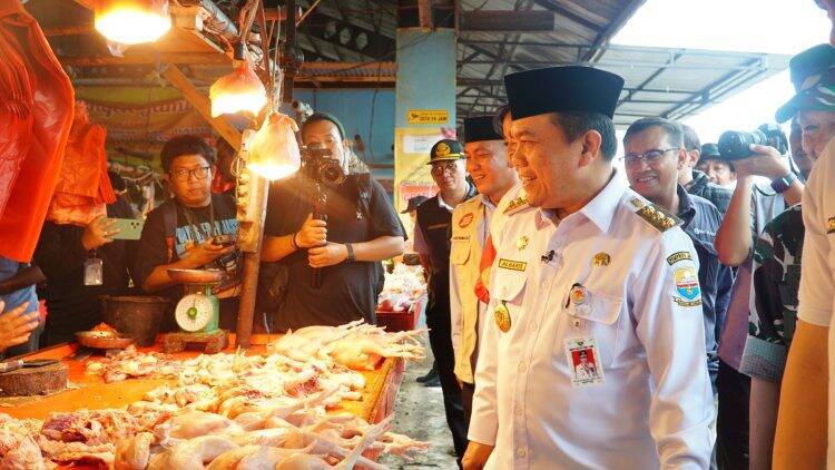Gubernur Al Haris Pastikan Stok dan Harga Bahan Pokok Stabil
