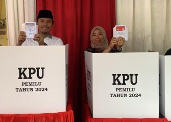 Edi Purwanto dan Istri Tahan Antre Demi Nyoblos