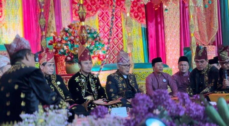 Edi Purwanto Wakili Tuan Rumah di Resepsi Pernikahan Anak Gubernur Jambi