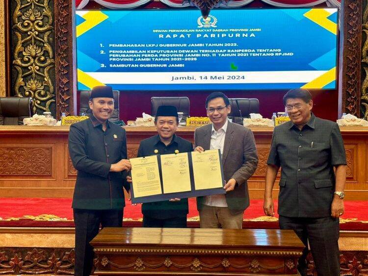 Semua Fraksi DPRD Jambi Sepakati Perubahan Perda RPJMD 2021-2026