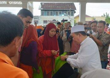 Al Haris Beri Sembako 1.238 Petugas Kebersihan