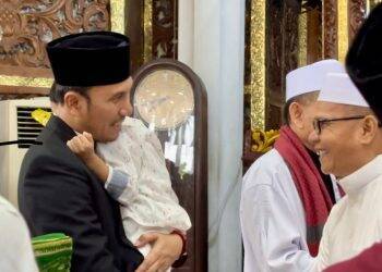 Bersama Istri dan Anak, Edi Purwanto Salat Iduladha di Masjid Al Falah