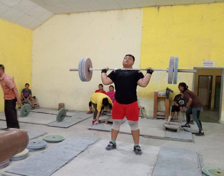 Tujuh Atlet Angkat Besi Jambi Berlaga di PON XXI/2024 Aceh-Sumut Terus Asah Kemampuan