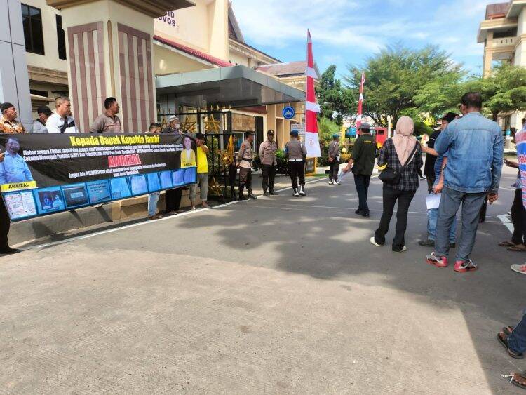 Kasus Dugaan Pemalsuan Ijazah Amrizal Partai Golkar, Massa Desak Kapolda Jambi Periksa Penyelenggara Pemilu, Cek Endra Diminta Cabut KTA