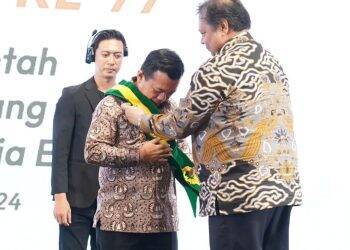 Ketua Umum Golkar Beri Penghargaan Bintang untuk Al Haris