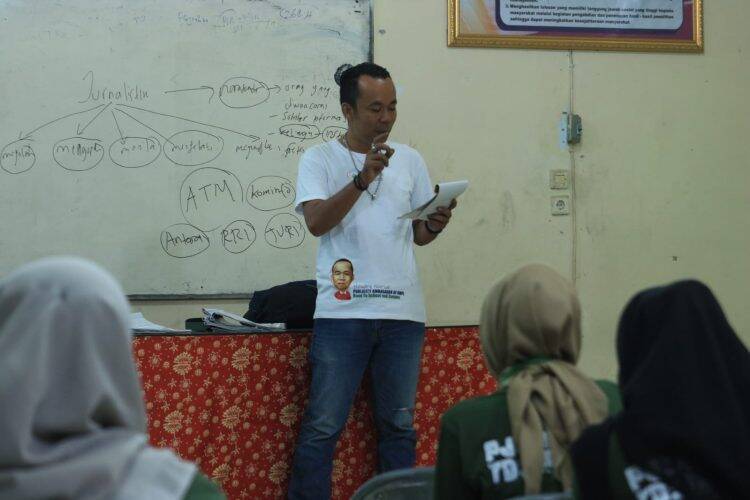 Publicity Ambasador HWPL Asal Jambi-Indonesia Ajak Mahasiswa Suarakan Pesan Damai