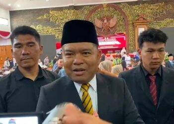 Pelantikan Amrizal Anggota DPRD Provinsi Jambi yang Pakai Ijazah Orang Lain Dikawal Beberapa Orang, Cek Endra: Biarlah, Tunggu Saja Proses Hukum