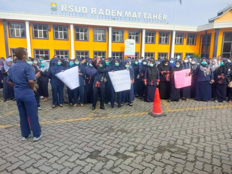 Waduh, Ini Gawat! Ratusan Honorer RSUD Raden Mattaher Bakal Mogok Kerja