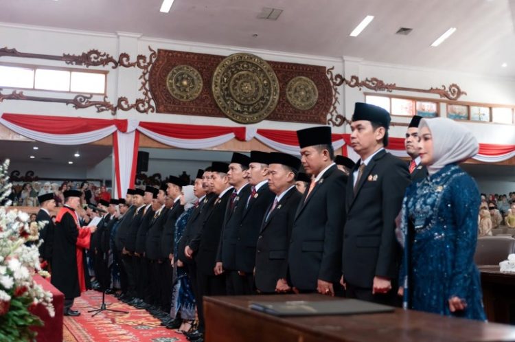 55 Anggota DRPD Provinsi Jambi Resmi Dilantik, Hafiz Fattah Ketua