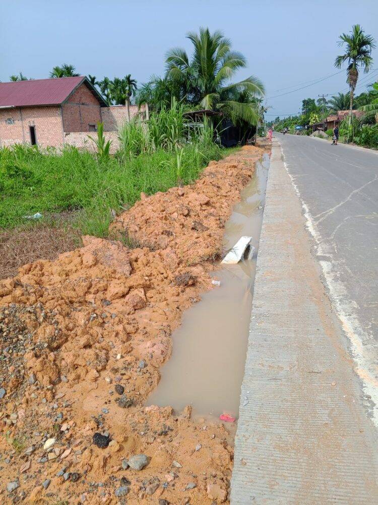 Pembangunan Jalan Rigit Beton Diduga Proyek Siluman, Warga Bramitam Raya: Jawaban Mereka Kasar