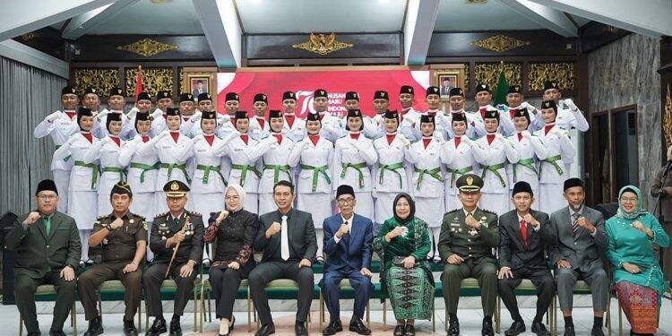 Fadhil Kukuhkan 34 Anggota Paskibra 2024