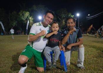 Fadhil Main Bola Bersama Warga Sridadi