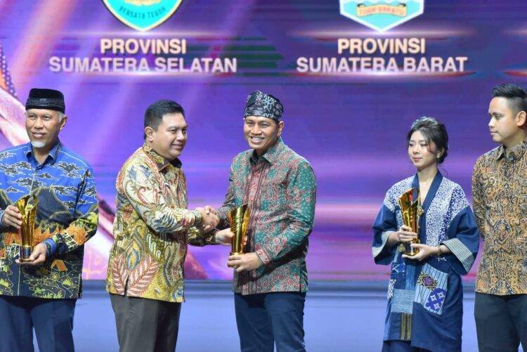 Fadhil Arief Kian Menasional, Raih Pemimpin Daerah Award 2024