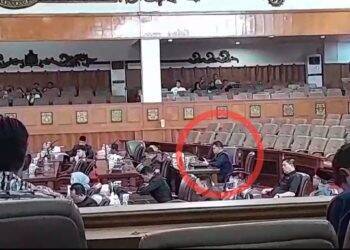 Interupsi Amrizal Pencatut STTB Anggota TNI Diabaikan Ketua DPRD Jambi