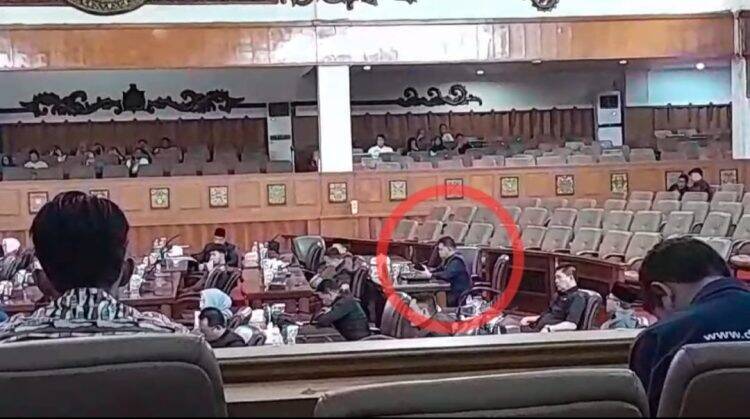 Interupsi Amrizal Pencatut STTB Anggota TNI Diabaikan Ketua DPRD Jambi