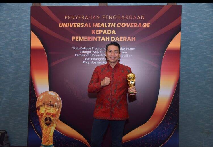 Bupati Fadhil Terima Penghargaan dari Wapres