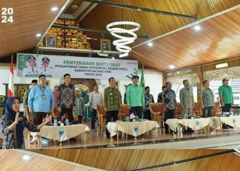 382 Warga Batin XXIV Terima Sertifikat PTSL