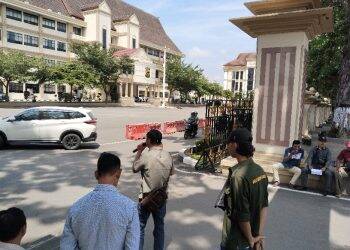 Demo Kelima Kasus Ijazah Anggota DPRD Jambi, Tolak Ketemu Kanit dan Kasubdit Ditreskrimum, Massa Tanya Kapolda: Ada Apa dengan Penyidik Anda