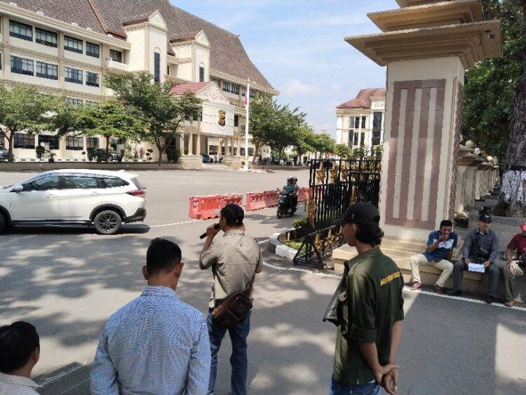 Demo Kelima Kasus Ijazah Anggota DPRD Jambi, Tolak Ketemu Kanit dan Kasubdit Ditreskrimum, Massa Tanya Kapolda: Ada Apa dengan Penyidik Anda